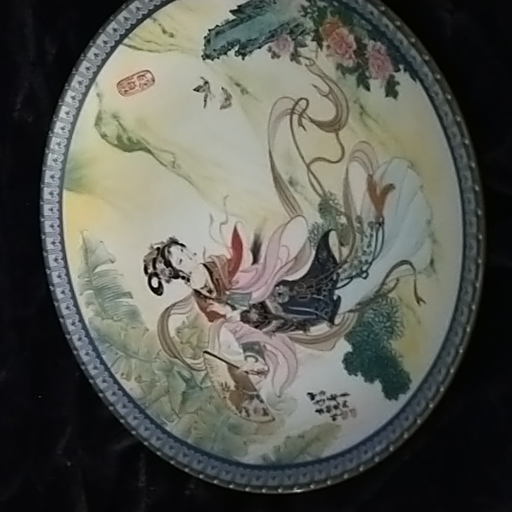 6 Plates Beautiful Plates 6 of them 1985 to 1989